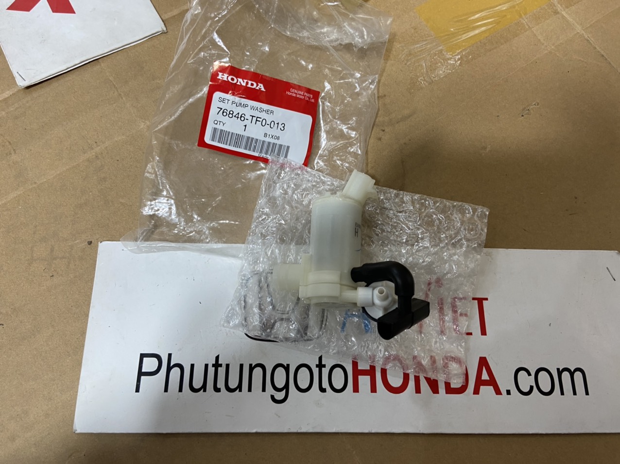 Mô tơ bơm nước rửa kính xe Honda CRV